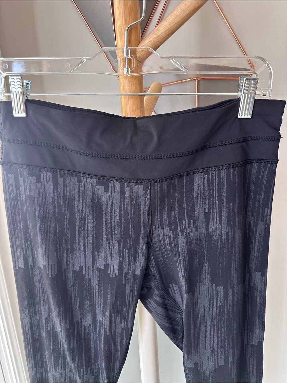 LULULEMON Run Inspire Crop II Black Grey Gray Mesh Capri Leggings Yoga Size 8 - Picture 6 of 16